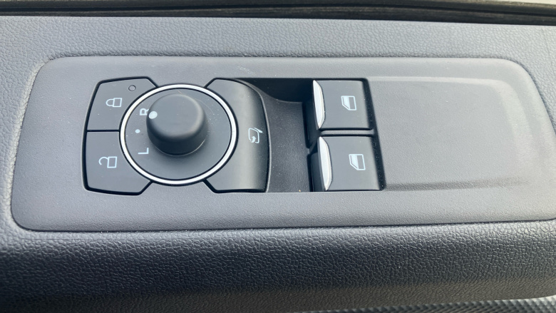 Ford Transit Custom E-320 L1 Rwd 100kW 65kWh H1 Van Limited Auto